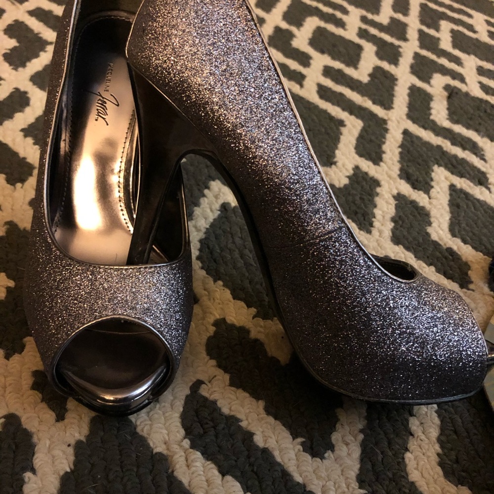 Jacqueline Ferrar peep toe pumps